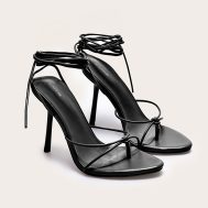 de6715af022fe51348e987951226842df7105dde_CNL8253_2_plt_label_black_strappy_tie_thong_heel