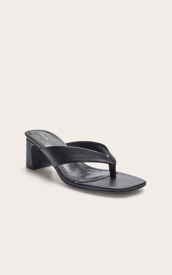 de8d18057bf9943b7d8937fa996bb627a5aa2502_CNM1044_2_black_pu_round_toe_thong_mid_block_heeled_mules