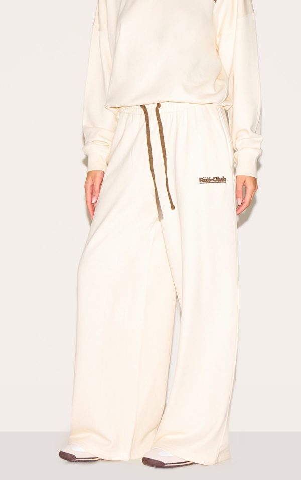 e0383e5b87e027bdb464d3a2411e6f20f6f36779_CNM4683_2_cream_run_club_puff_print_wide_leg_joggers