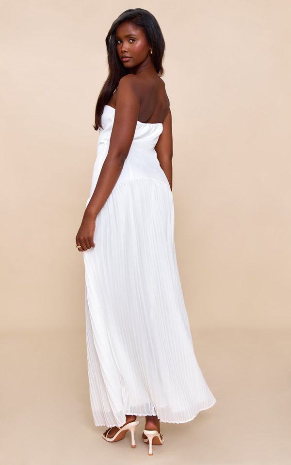 e13d82565a6f9430d76e298ea1d8c72b25234152_CNN0409_2_white_woven_bandeau_pleated_hem_detail_maxi_dress
