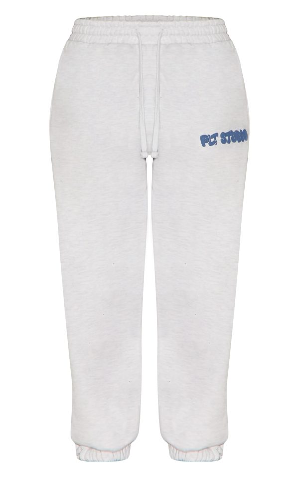 e13e3fb9e35eb512453094f21b3f96cd5a77b471_CNK1743_5_prettylittlething_ash_grey_premium_studio_print_cuffed_joggers