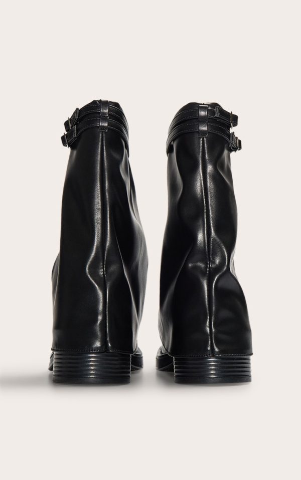 e1aee7c2f1efc896d741928a2f4a6e6b50e6fa97_CNL7146_3_black_pu_round_toe_fold_over_buckle_strap_ankle_boots