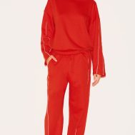 e26162545d6a5ba263e29a28102fe235b1f4c786_CNL8650_3_red_contrast_piping_detail_sweatshirt