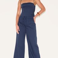 e26f7437c255e74c051ca71d380b4ba6f93f0cc5_CNM4595_3_tall_navy_square_neck_woven_crop_top