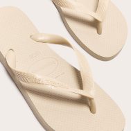 e27a2e35c47e283859015566ab8ac2839cc2437e_CNH2820_4_sand_havaianas_top_classic_flip_flops