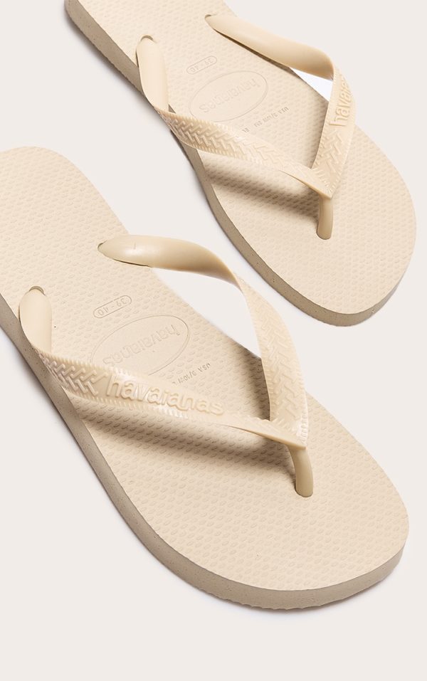e27a2e35c47e283859015566ab8ac2839cc2437e_CNH2820_4_sand_havaianas_top_classic_flip_flops