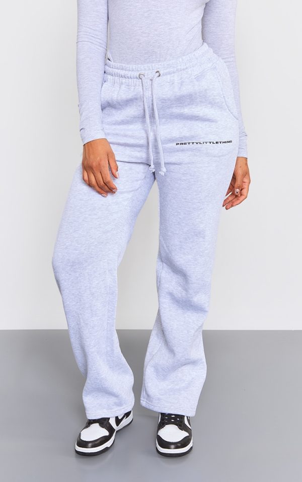 e2e5321d55b50255a64ecbad415fd7b64a6f9ff7_CNG5261_2_prettylittlething_ash_grey_logo_straight_leg_joggers