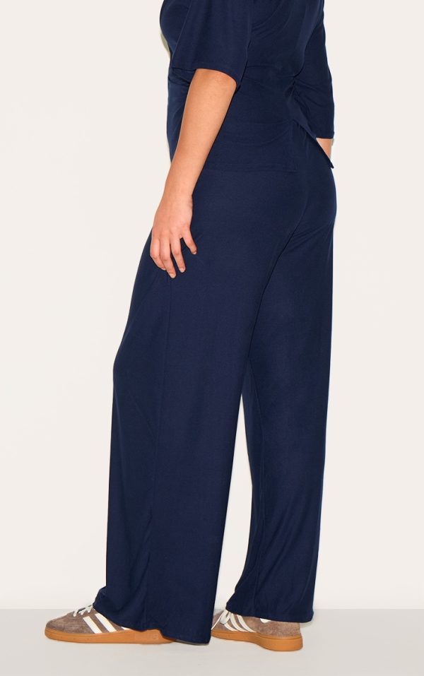 e32426a603a6b2112b44f9d5df19e540bedf43d6_CNM2632_3_plus_navy_soft_touch_mid_rise_wide_leg_trousers
