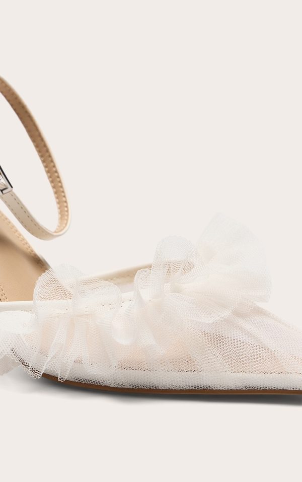 e356c03a3593b6e61716019f7025ca7df09a92fc_CNL6782_4_white_mesh_point_toe_ruffle_mid_heeled_courts