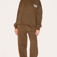 e3861b99adcb03f982ca70cf9afbc2089b28b73d_CNL4257_3_prettylittlething_taupe_studio_print_oversized_hoodie