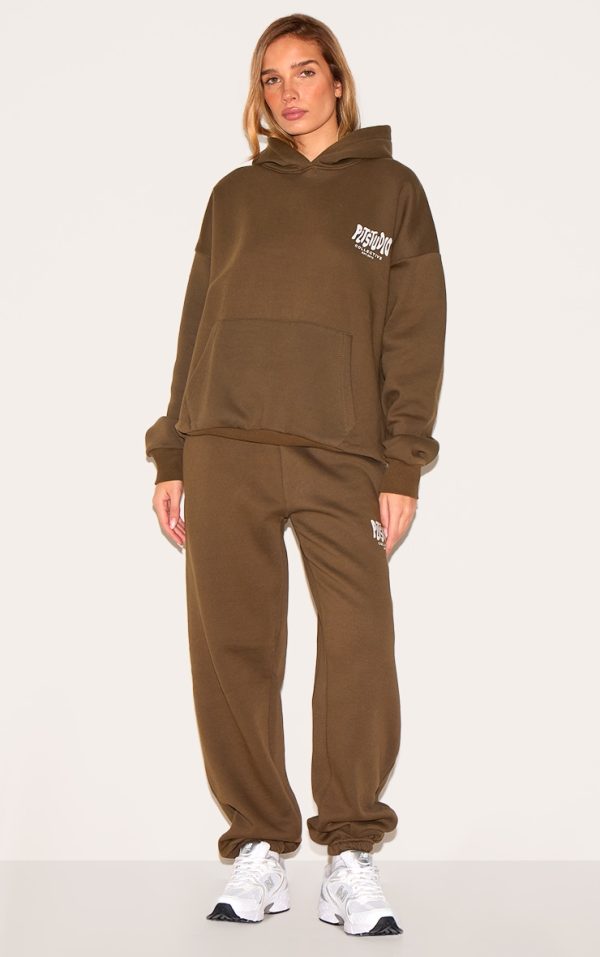 e3861b99adcb03f982ca70cf9afbc2089b28b73d_CNL4257_3_prettylittlething_taupe_studio_print_oversized_hoodie