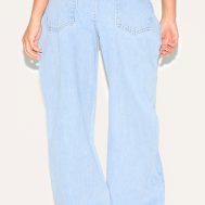 e43b90a7fa14fe9da3f76621b949e068bae10521_CNL9991_3_prettylittlething_petite_light_blue_wash_high_waist_boyfriend_jean