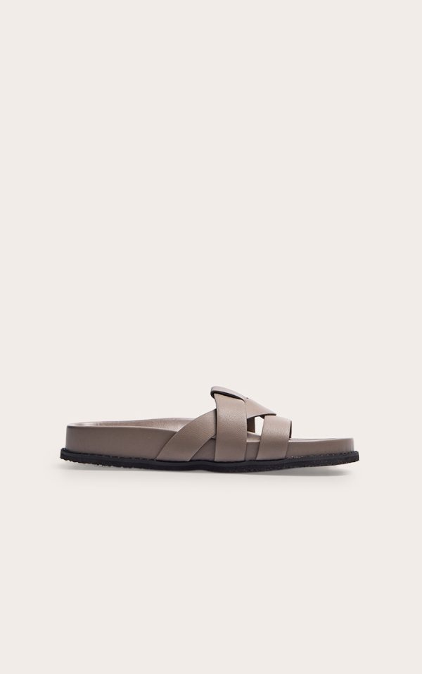 e4a1d4a21f8001dc0d1a76be4f2db0be3d00f327_CNM0257_2_mushroom_pu_round_toe_weave_chunky_strap_sandals