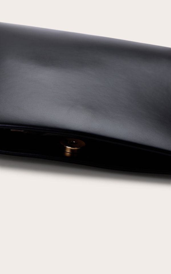e4b96a2085df7a2abee067010e05598ca8ac4d40_CNN1931_4_black_matte_shoulder_teardrop_strap_bag