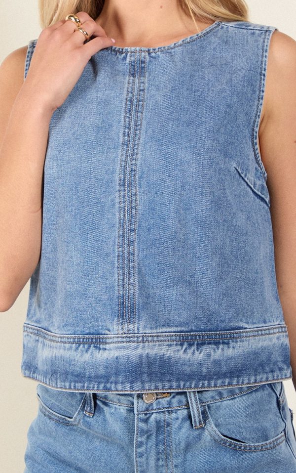 e589d7daeb3128e2c04ddf91dadbb23d5f2a9a75_CNL7802_4_mid_blue_wash_round_neck_sleeveless_boxy_denim_top