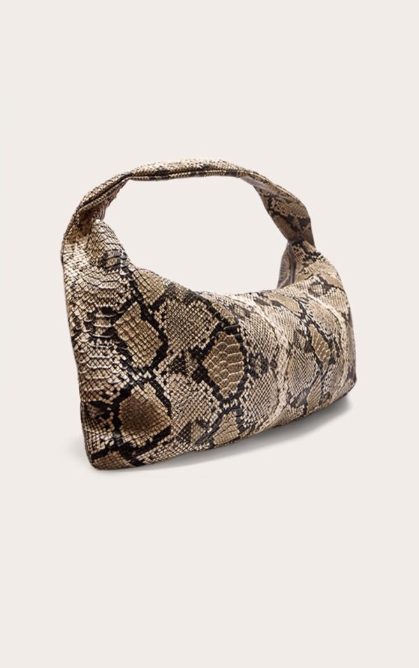 e5bca802c835f5a15e64ec776b5f411fb78e18a5_CNL6648_2_snake_print_oversized_pu_tote