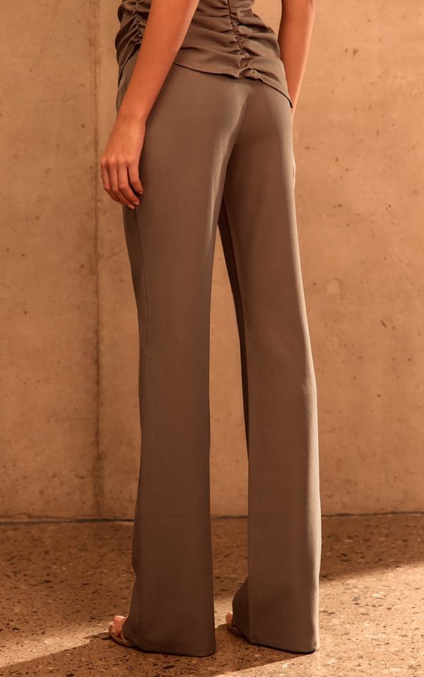e5f93ebdf751826fad3d416afb2dd1ecca629633_CNL8334_3_plt_label_dark_taupe_tailored_straight_leg_trousers