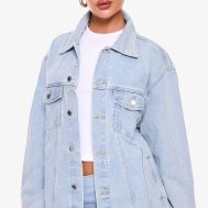 e65f653ba63af2cf80d1ebaf9f07e354d63c444c_CMK8838_1_prettylittlething_light_blue_wash_oversized_boyfriend_denim_jacket