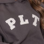 e6e397bf7004ca9ae90ff56bdbbb9df356ff206c_CNI1458_4_prettylittlething_charcoal_logo_oversized_hoodie