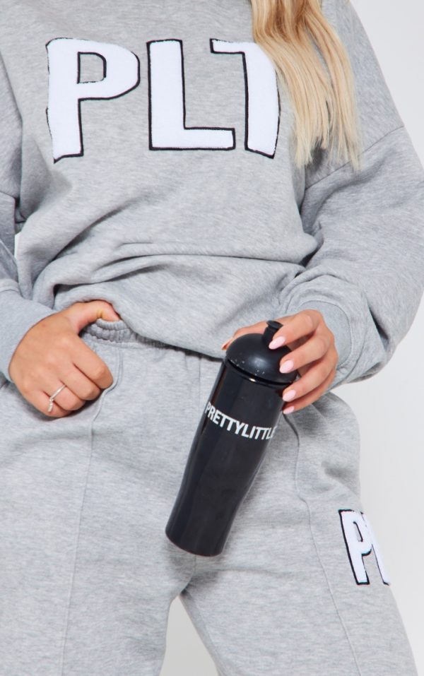 e70ca43c27f54b99b009060c86f9a258472357ee_CNF8396_4_prettylittlething_ash_grey_borg_applique_oversized_sweatshirt