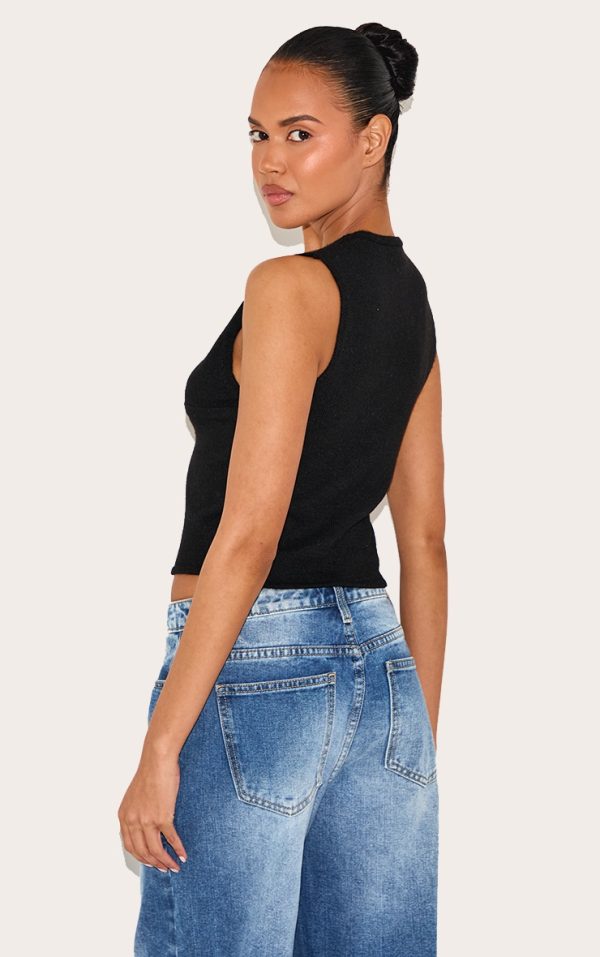 e78b5cba1a5a89096cdf796a782c4fb87e7ad31b_CNL6080_2_black_soft_knit_plunge_detail_crop_top
