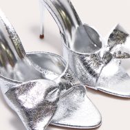 e7b115cbf39127fa4d4163e50aa471770a3cb8fe_CNK1673_4_silver_pu_point_toe_half_bow_heeled_mules