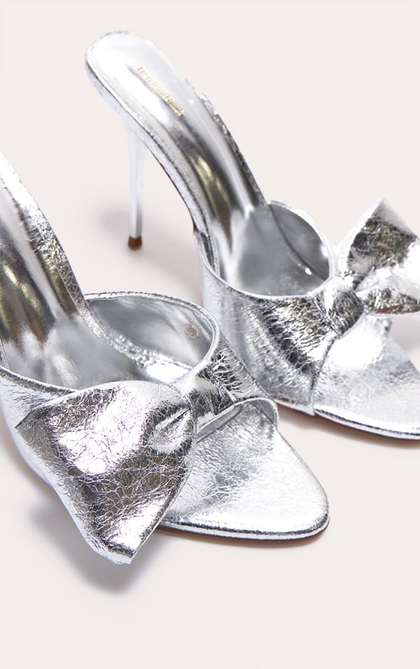 e7b115cbf39127fa4d4163e50aa471770a3cb8fe_CNK1673_4_silver_pu_point_toe_half_bow_heeled_mules