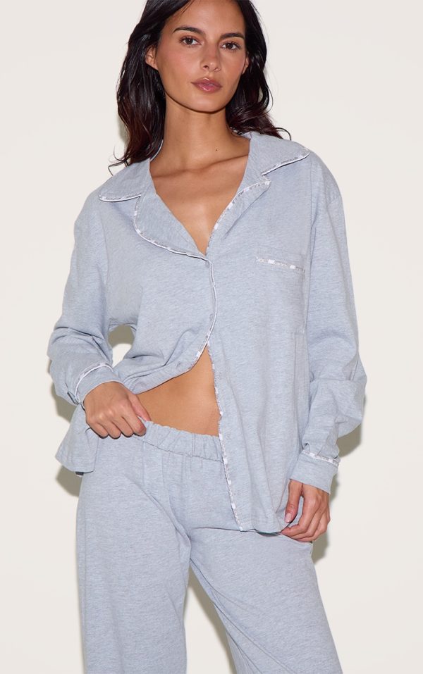 e8329e39792363ecce2f988c4b679c97b8e99ef6_CNL2751_4_prettylittlething_grey_piping_jersey_long_pj_set