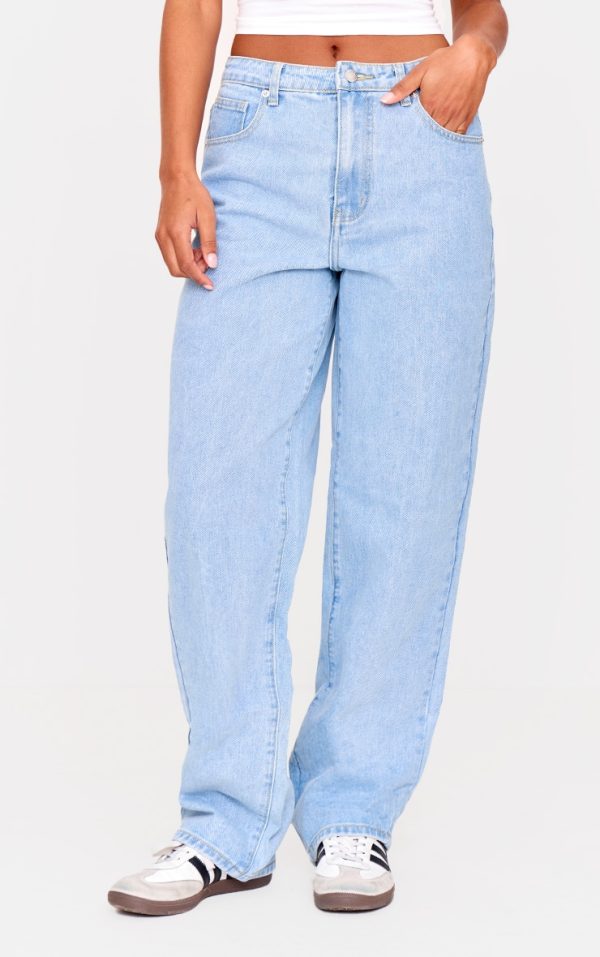 e90b1c02d8816a4d3b13b43e2acbf382ba775fe3_CNL6136_2_prettylittlething_light_blue_wash_high_waist_boyfriend_jeans