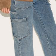 ea3ede51b364e1479e4d27054d584e6f8f9a9426_CNM2765_4_shape_vintage_wash_cargo_wide_leg_jeans