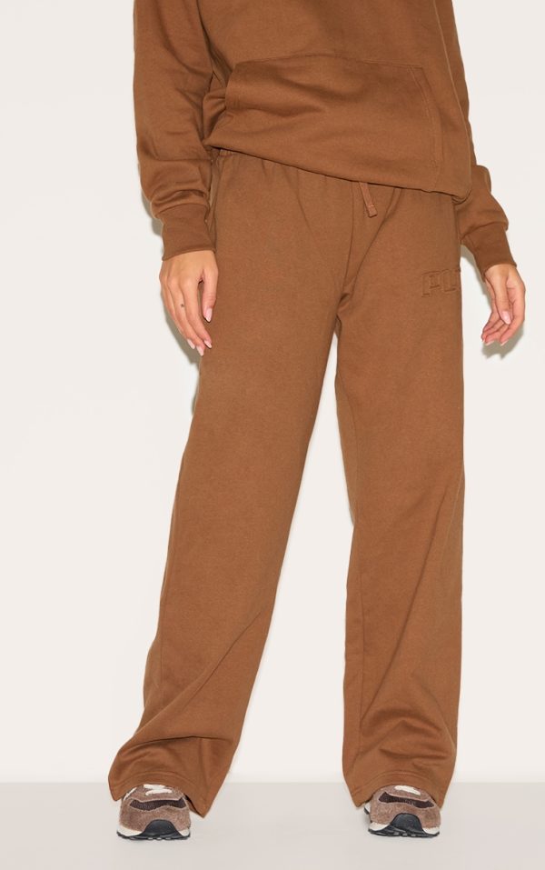 eaaf610f5135fff78decdf6e00edae116a150d8e_CNM4820_2_taupe_prettylittlething_premium_embossed_wide_leg_joggers-1