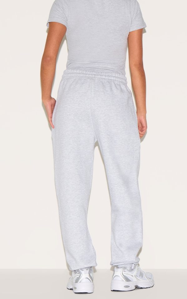 ebbd1a5efba0234057599f4f31b5b9f0941a852c_CNI1898_3_prettylittlething_petite_ash_grey_high_waist_cuffed_joggers