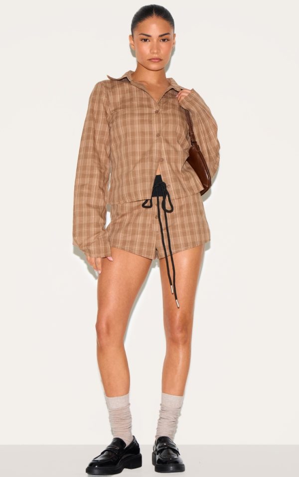 ec508bd3a440283a48f83fde5d2dd397e4cc553a_CNM3457_1_petite_chesnut_check_mini_shorts_with_waistband_detail
