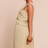 ecc3975715377e612b5a2f307749210c9d39d022_CNM2347_2_clay_textured_tie_detail_waistcoat