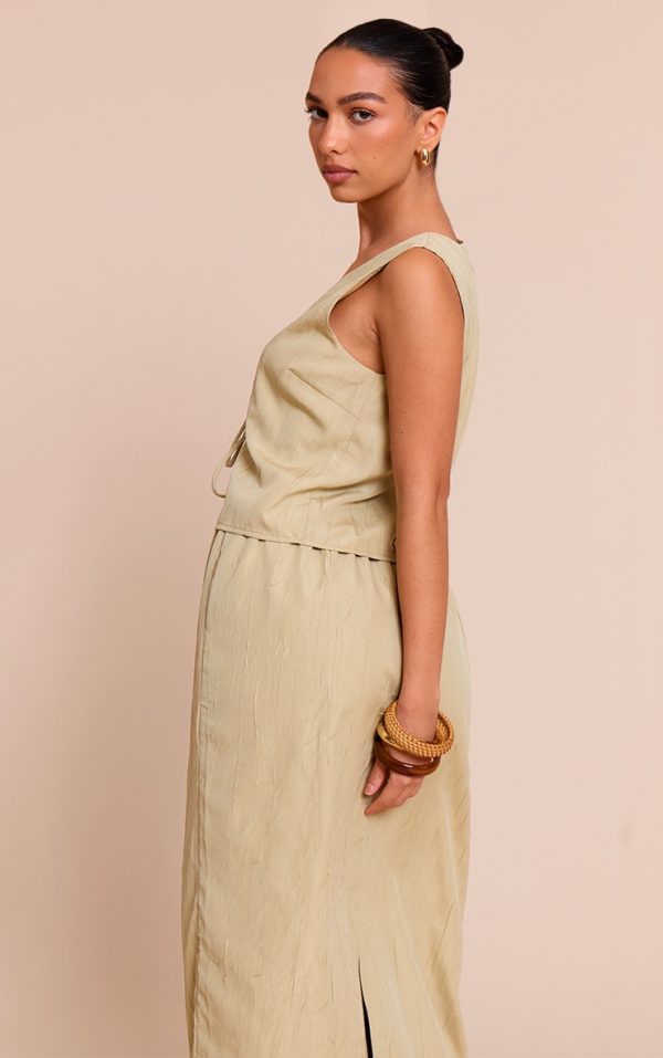 ecc3975715377e612b5a2f307749210c9d39d022_CNM2347_2_clay_textured_tie_detail_waistcoat