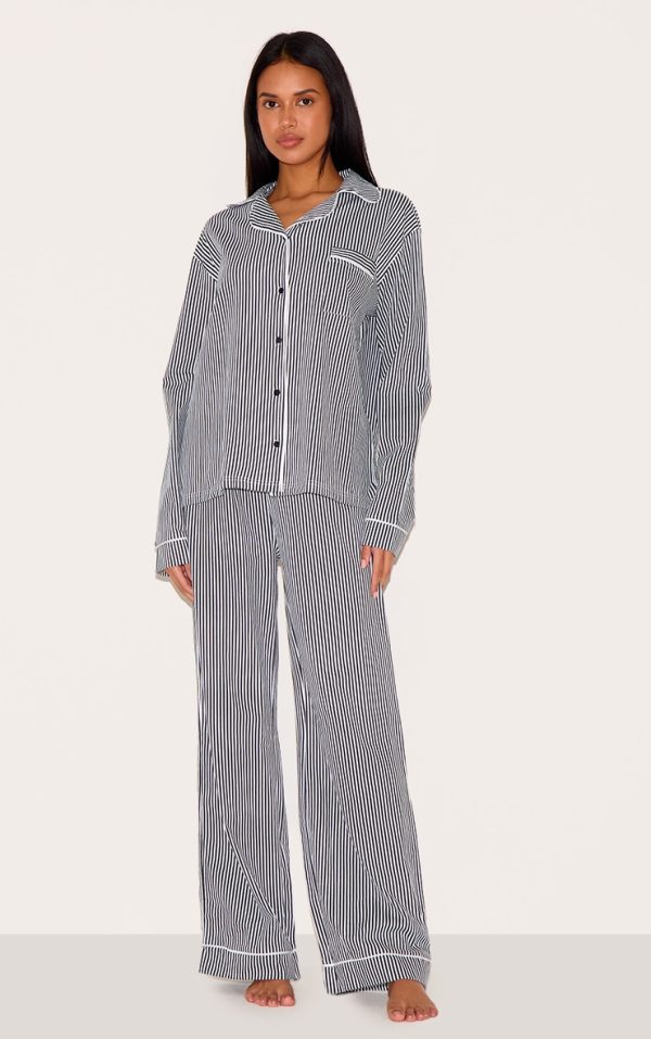 ed090a35ff34bac652ccf3752c1dc3e7937221b9_CNL9753_1_navy_stripe_print_jersey_piping_detail_long_pj_set
