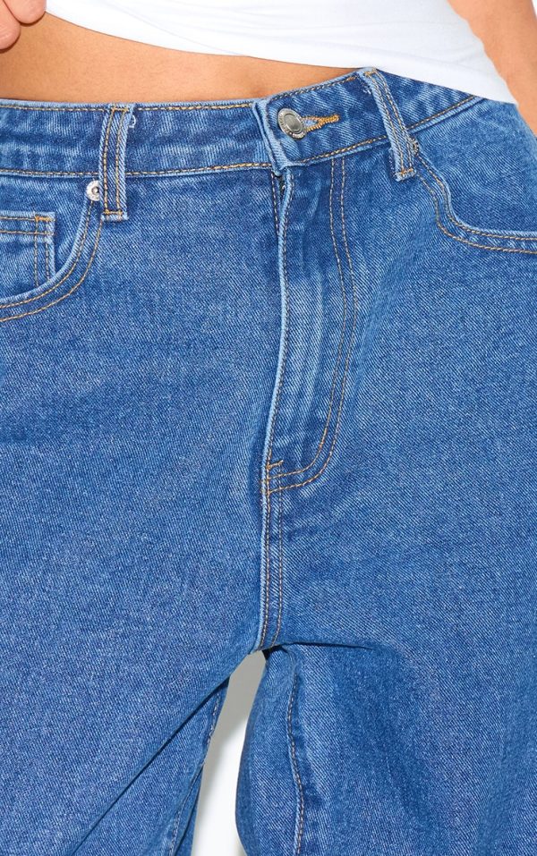 ed65b5a742d321c2e35911f227012a89eeabdb26_CNL9764_4_prettylittlething_petite_dark_blue_high_waist_boyfriend_jean
