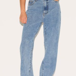 PRETTYLITTLETHING Petite Light Blue Wash Long Leg Straight Jeans