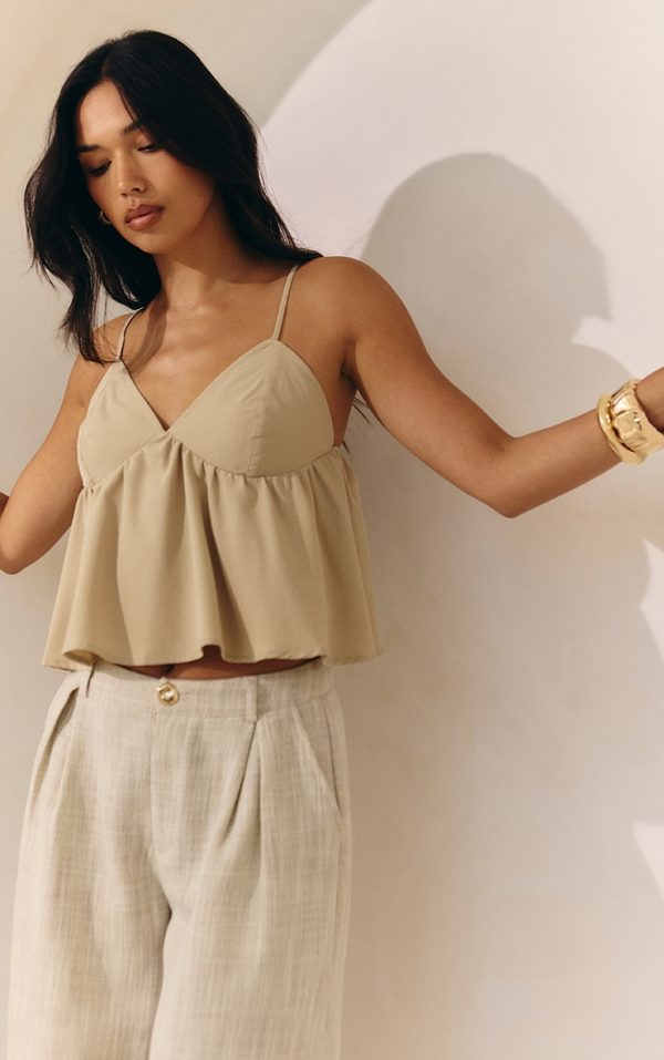 ed714f8b282b7147a065b5e731fe3bdbe83a6a4e_CNN0329_1_beige_woven_floaty_cami