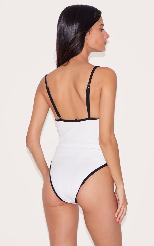 edee27d8cc3287c41ef0b92e8aa1b6d219df5f48_CNL8921_2_white_contrast_binding_textured_swimsuit