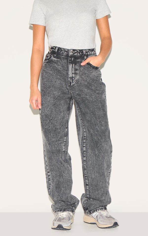 eea16d373b6965cefcbb622dcd6ad9bd3187eff2_CNL4366_2_petite_washed_grey_high_waist_straight_leg_jeans