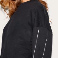 ef3198b1359eed907d501ea2892acbd88e232fc6_CNL8648_4_black_contrast_piping_detail_sweatshirt