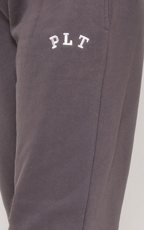 f031bc7e12ceacad429fcb2ae50e2675d52983d6_CNI1459_4_prettylittlething_charcoal_logo_oversized_wide_leg_joggers