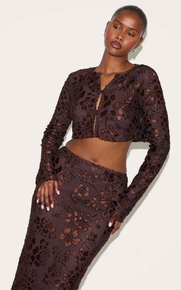 f06ff36d3248d00fb068681f3c51d82080b531e3_CNM5360_1_chocolate_floral_sheer_button_cropped_top