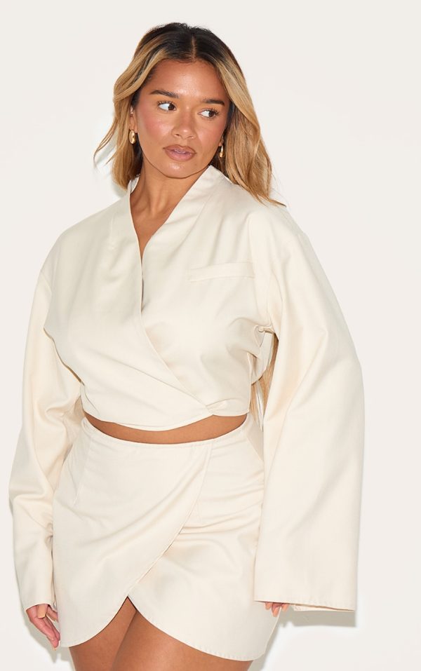 f10791dd2407ee28d5914ce2d1cb21f0495930c9_CNM6468_4_shape_white_tailored_wrap_ver_flared_sleeve_cropped_blazer_top
