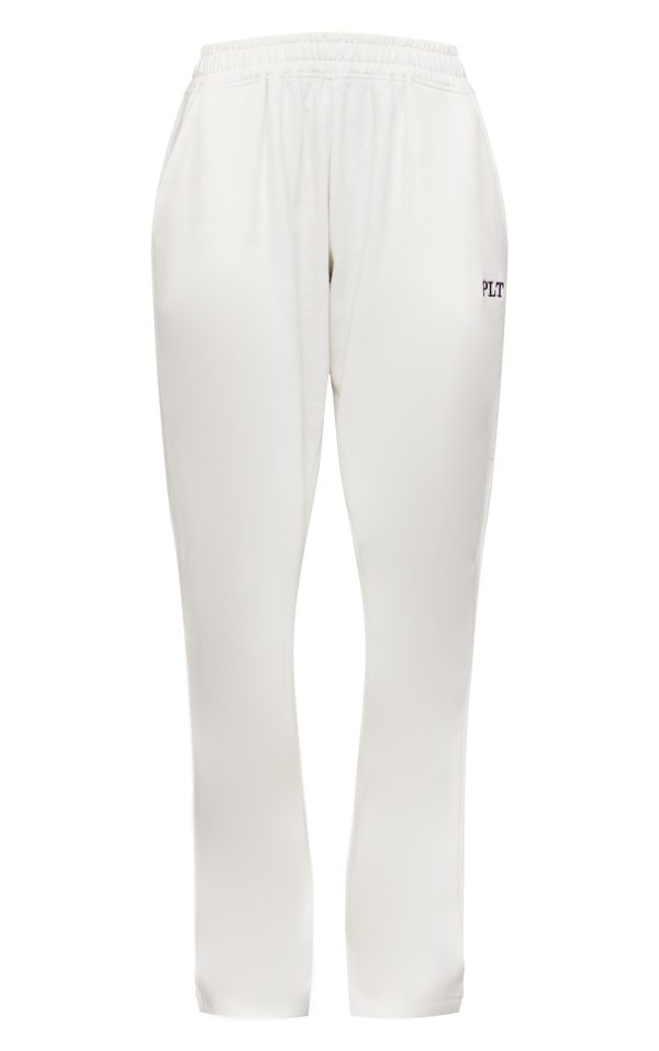 f1185dafb9de7c7fca412a2956e322505e542c02_CNK4469_5_prettylittlething_cream_contrast_embroidery_wide_leg_low_rise_joggers