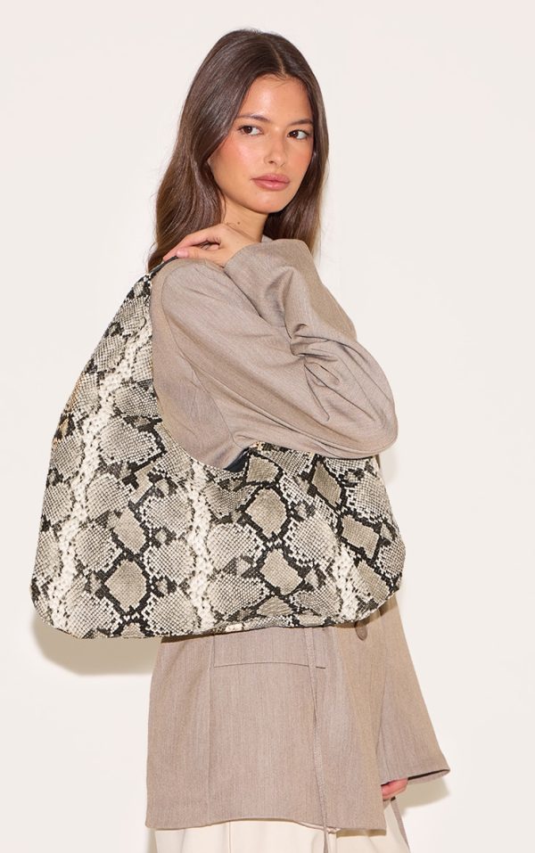 f1be14d2f19a70d7dd2986ebd819d790284c52f4_CNM2835_5_snake_print_pu_rounded_tote