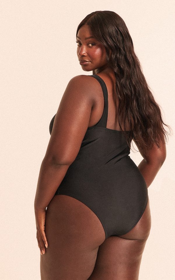 f1e07530aeb9d23e346d4eb8b94e18ca30686d1e_CNN0572_2_plus_black_underwired_u_bar_ruched_cup_swimsuit