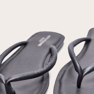 f2098caa928a6cb6ec6bc37b963d6f5ca7b40508_CNI4321_4_black_wide_fit_real_leather_toe_thong_flat_sandals