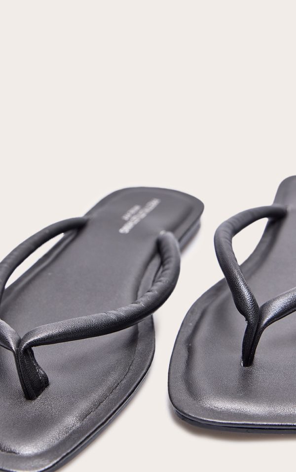 f2098caa928a6cb6ec6bc37b963d6f5ca7b40508_CNI4321_4_black_wide_fit_real_leather_toe_thong_flat_sandals